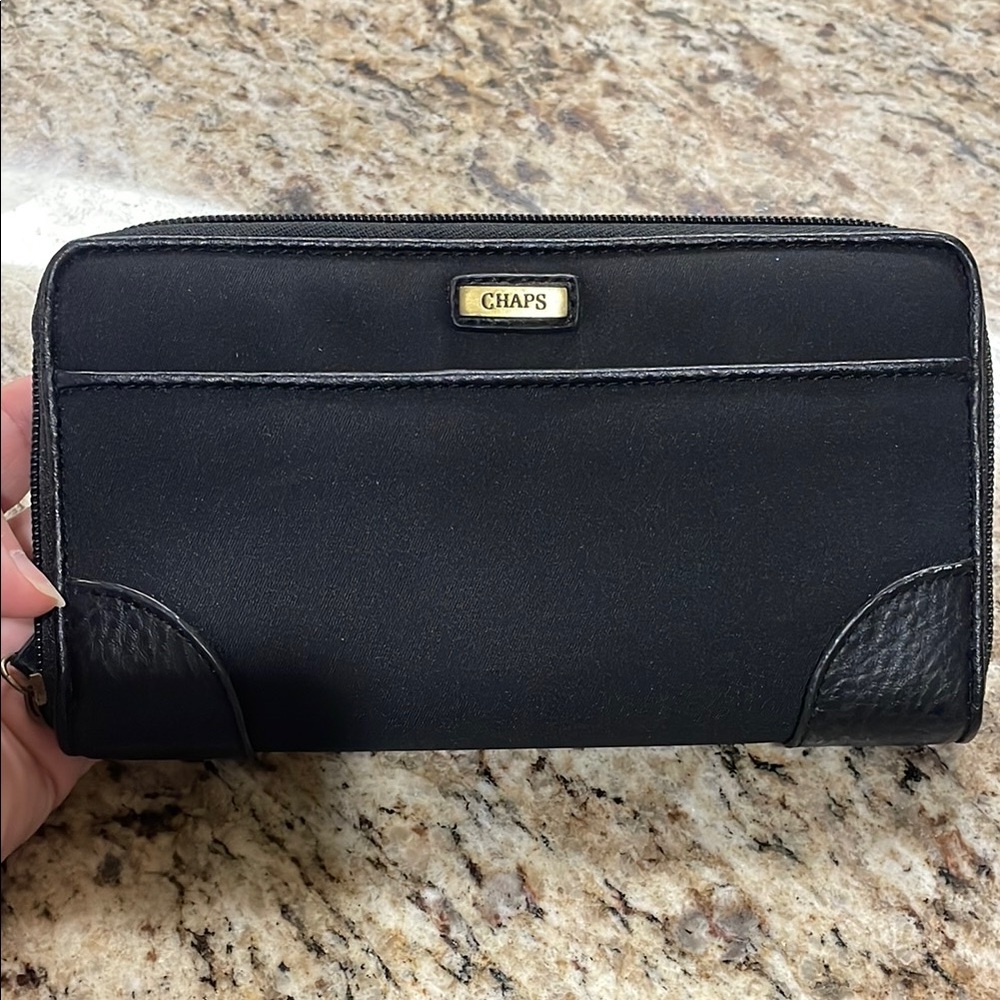 Chaps Classic Black Zip Wallet
